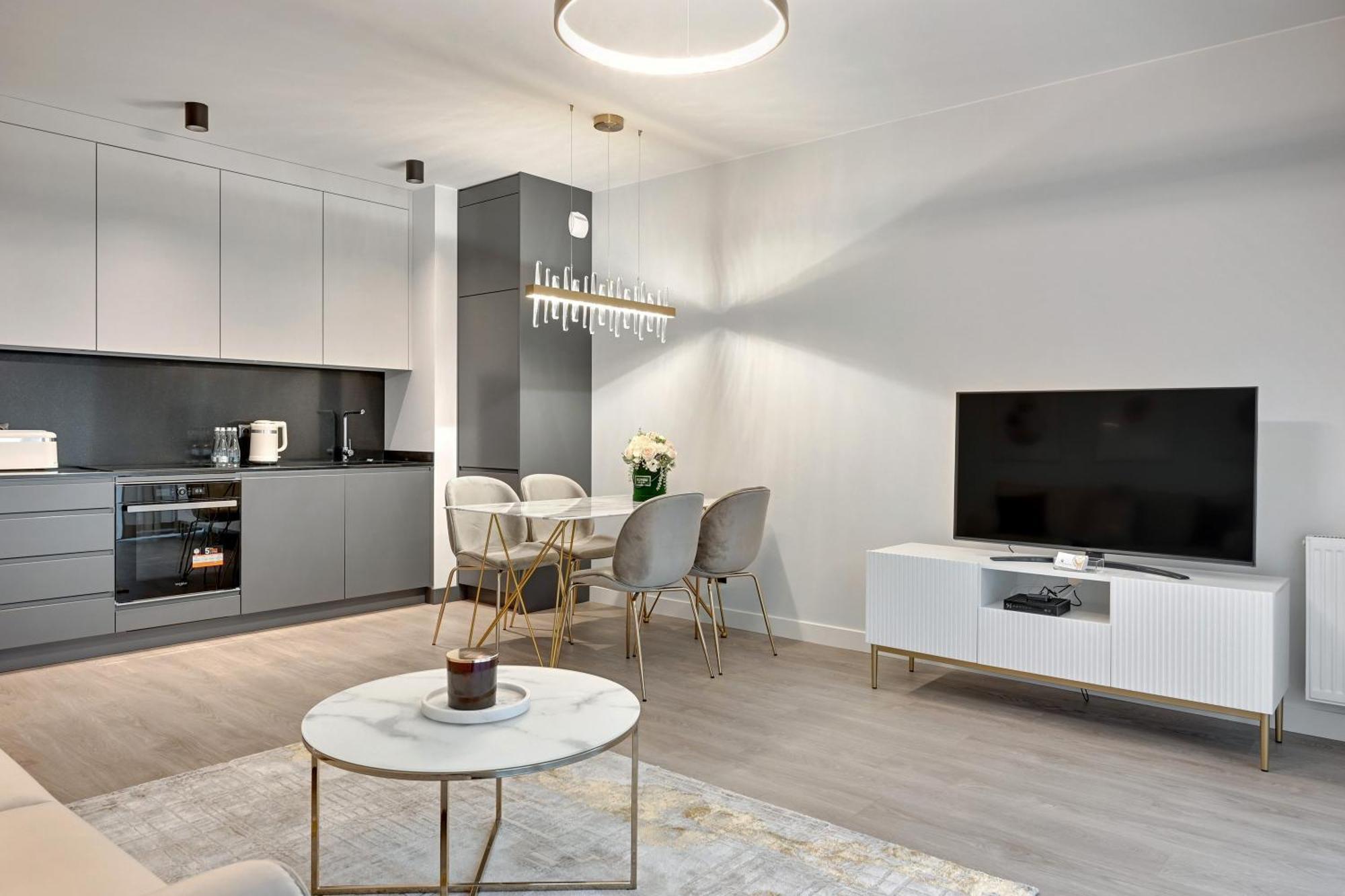 Scala City Center Premium Apartments With Parking By Lion Apartments غدانسك المظهر الخارجي الصورة